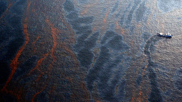 Trapeando, con lana, los derrames petroleros.