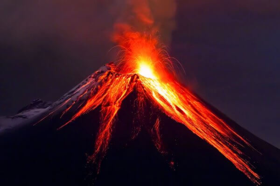 Volcán, grieta de la corteza terrestre