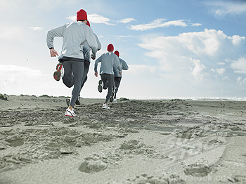 Produce menos CO2 un auto híbrido que trotar…en grupos de 4 hombres.