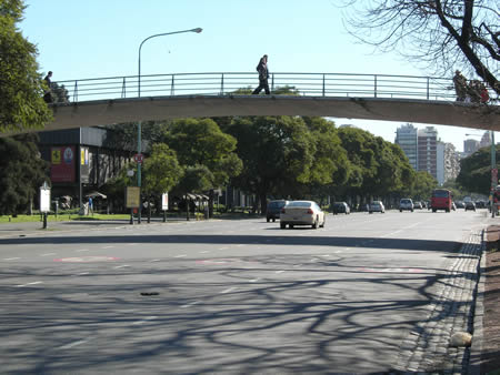 ¿Puentes peatonales?