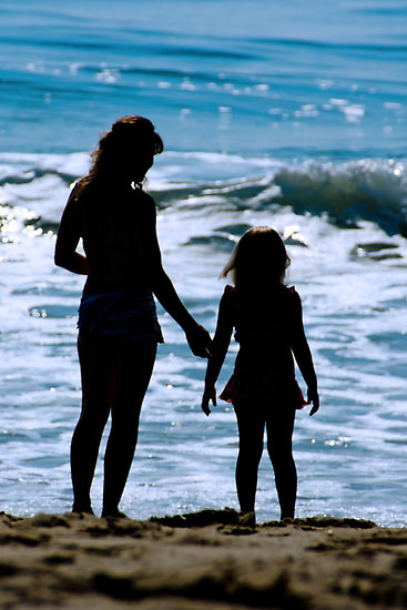 Dividida entre papá y mamá