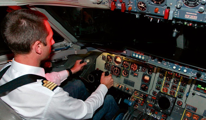 En el avión hay un piloto. ¡Es usted!