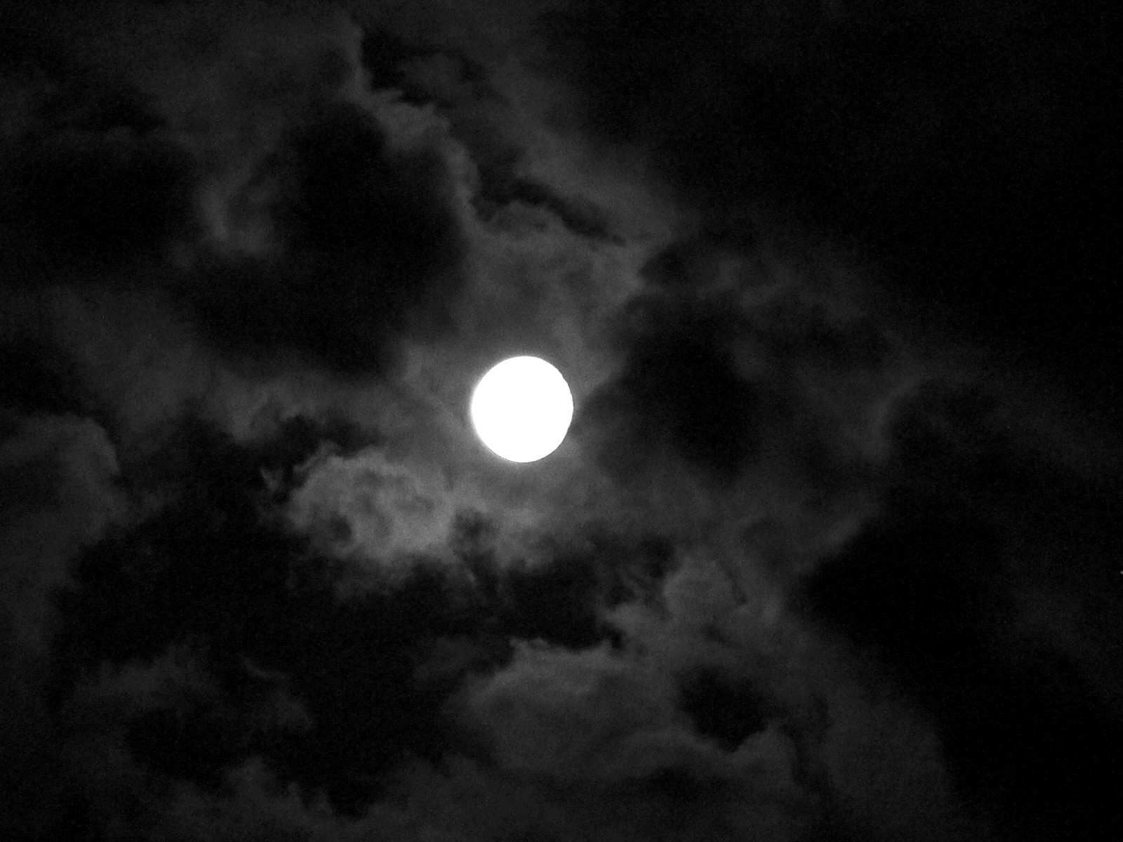 ¿Porqué está oscuro de noche?