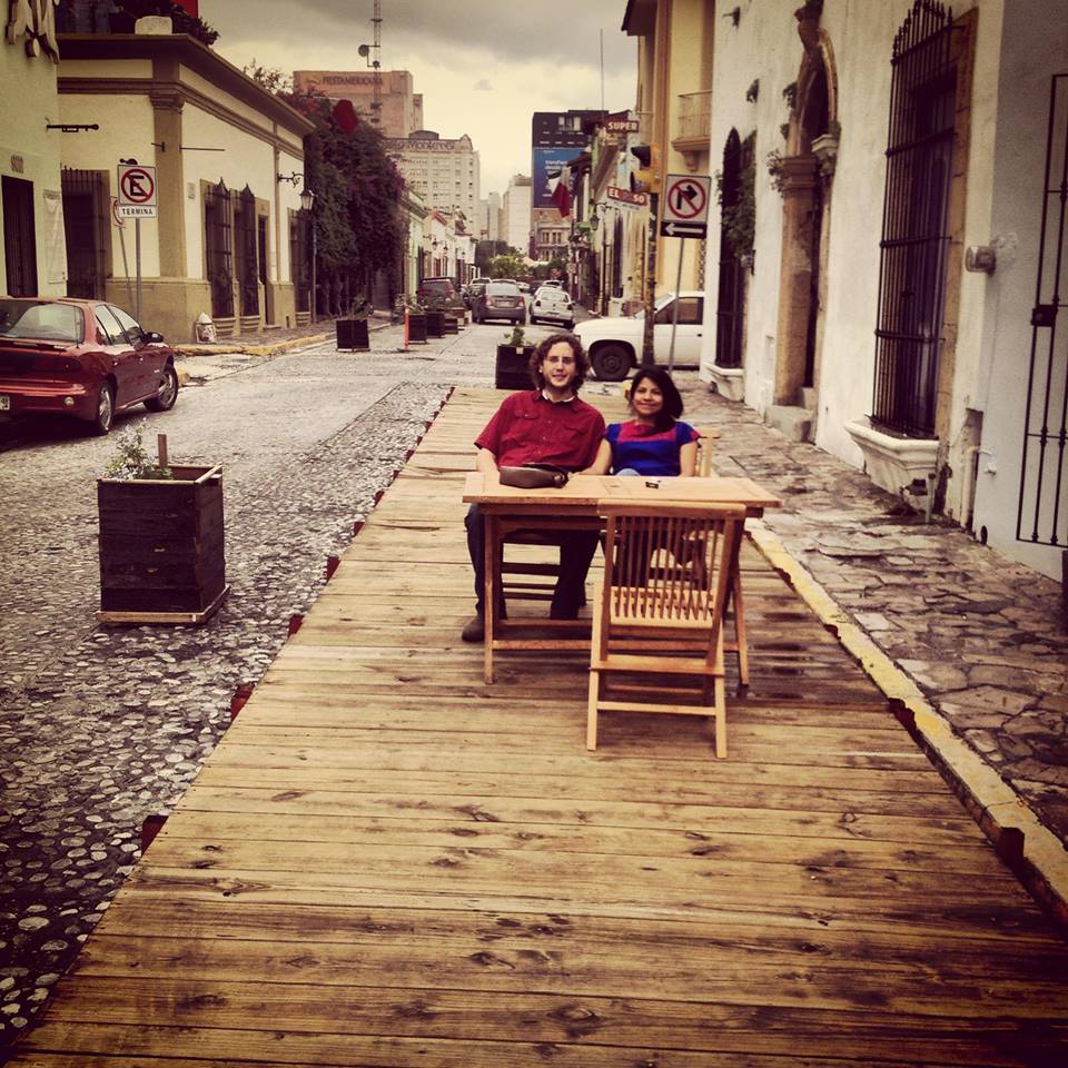 La lucha por las banquetas