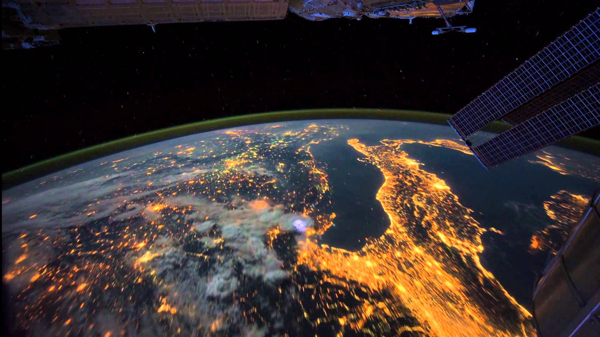 All Alone in the Night – Time-lapse footage of the Earth as seen from the ISS