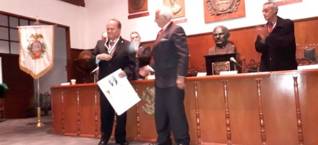 Recibe Jorge Pedraza medalla «Valentín Gómez Farías»