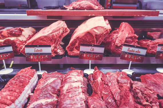 No, la ciencia no dice que puedas comer toda la carne roja que quieras