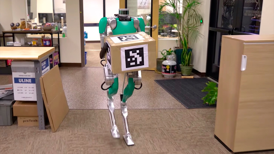 Competencia de Boston Dynamics le enseñó a llevar cajas a su robot bípedo Digit [VIDEO]